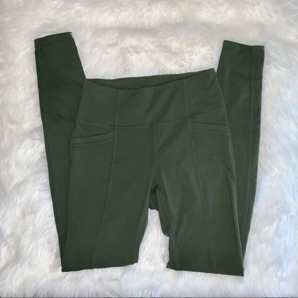 dark green yoga pants